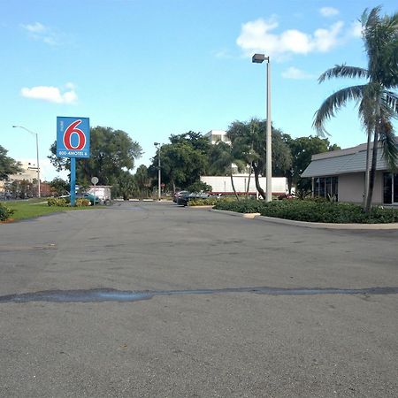 Motel 6-Miami, Fl Doral Exteriér fotografie